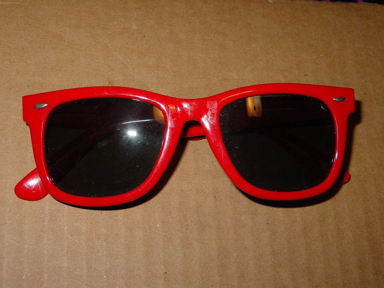 Vintage 1980s Retro New Wave Sunglasses Plastic Frame Summer Groove B-2  