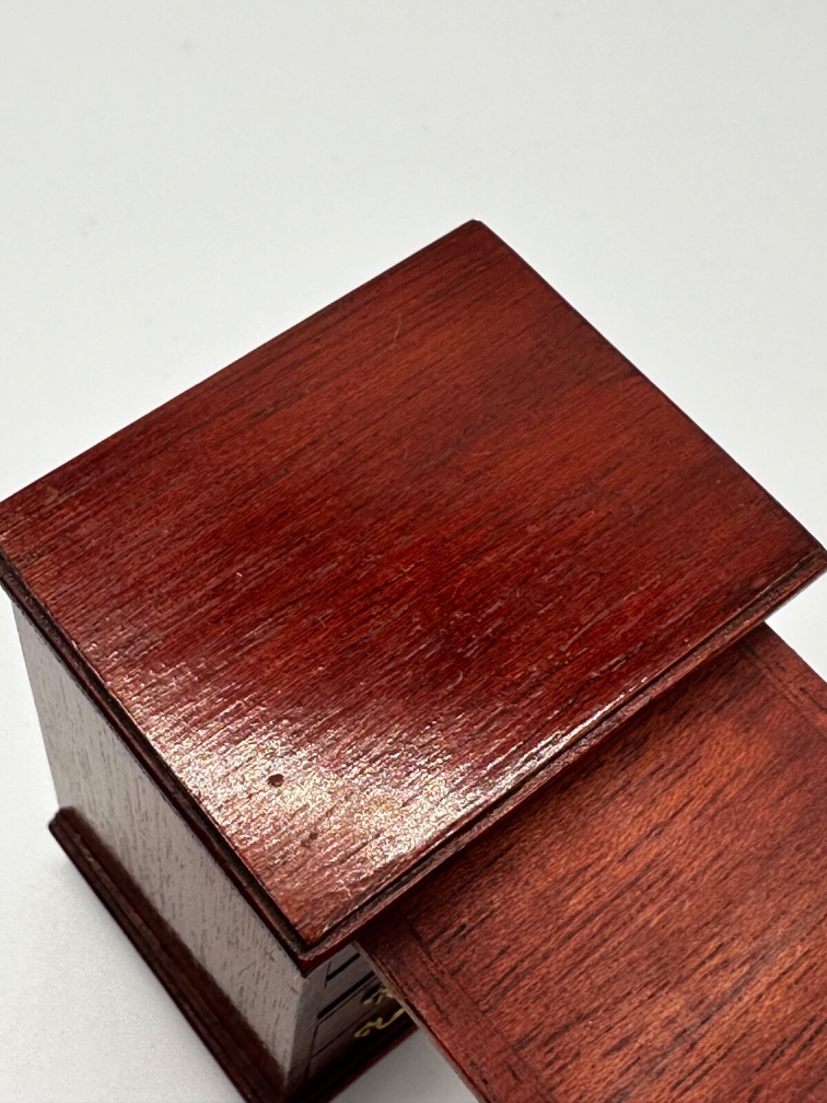 Dolls house miniature 1:12 ARTISAN chest of drawers by ROY SHERWOOD 1990