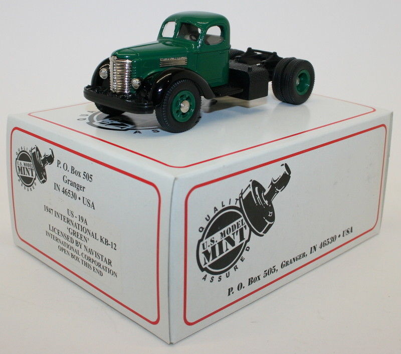 ERTL CAMION MINIATURE 1947 International KB-12 Cab Dyersville Iowa USA