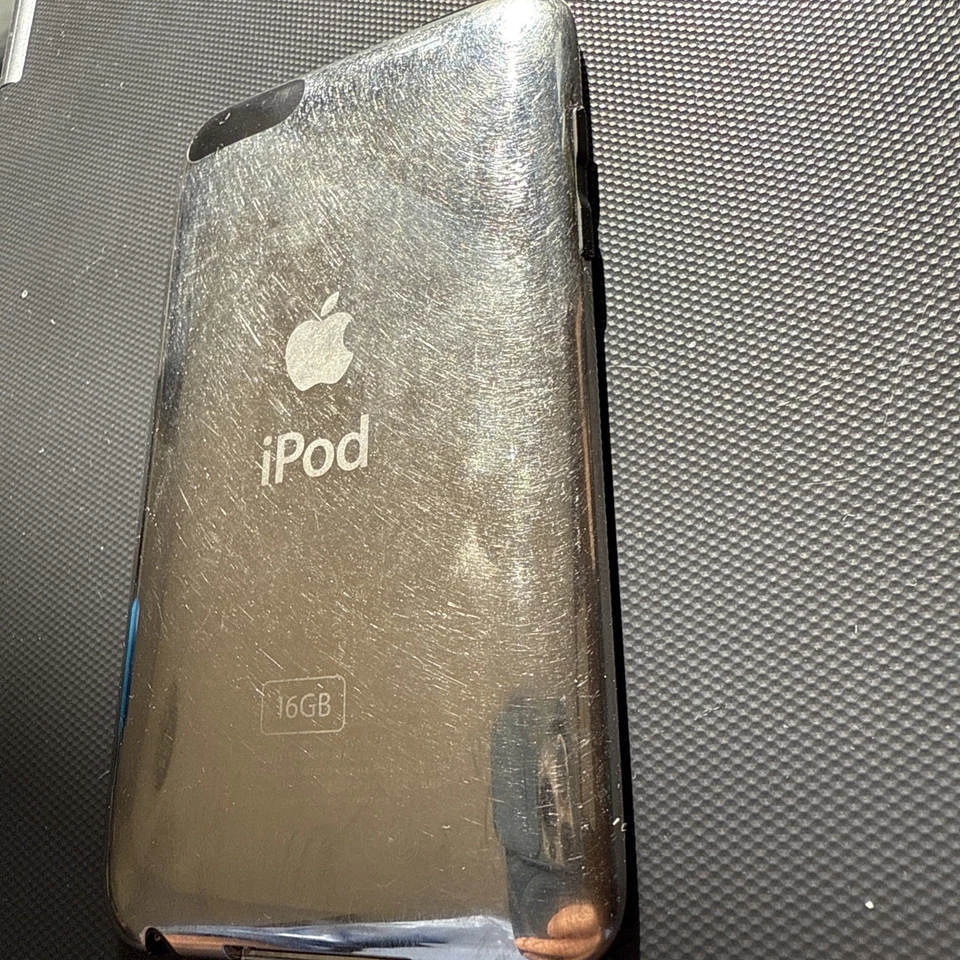 iPod Touch 2nd Gen 16GB - A1288 - Image 3 of 4