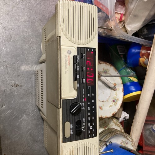 GE Spacemaker AM FM Radio Cassette Player Working With A Zztops Cassette - Picture 6 of 6