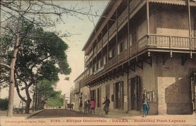 Ak Dakar Senegal, Boulevard Pinet-Laprade,  Gebäude, Menschen auf... - 4801999