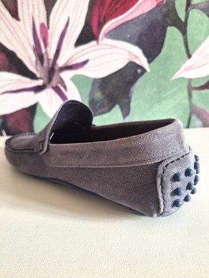 Klassischer Halbschuh Wildleder grau, Gummisohle, im ikonischen Stil TOD'S 