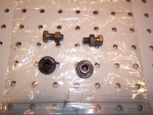 Mercedes 69-76 W114 C coupe center US console side top mounting 2 bolts 2 caps - Picture 5 of 12