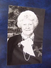 Elizabeth Bradley  - Autograph  3.5 x 5.5   inch (BC2)