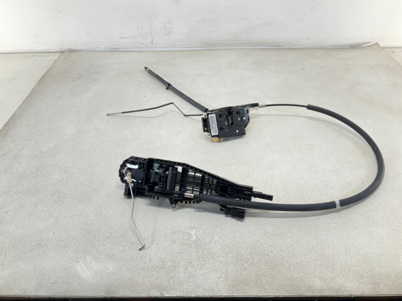 17-20 MASERATI Levante Exterior Front Left Driver Door Handle W/ Actuator