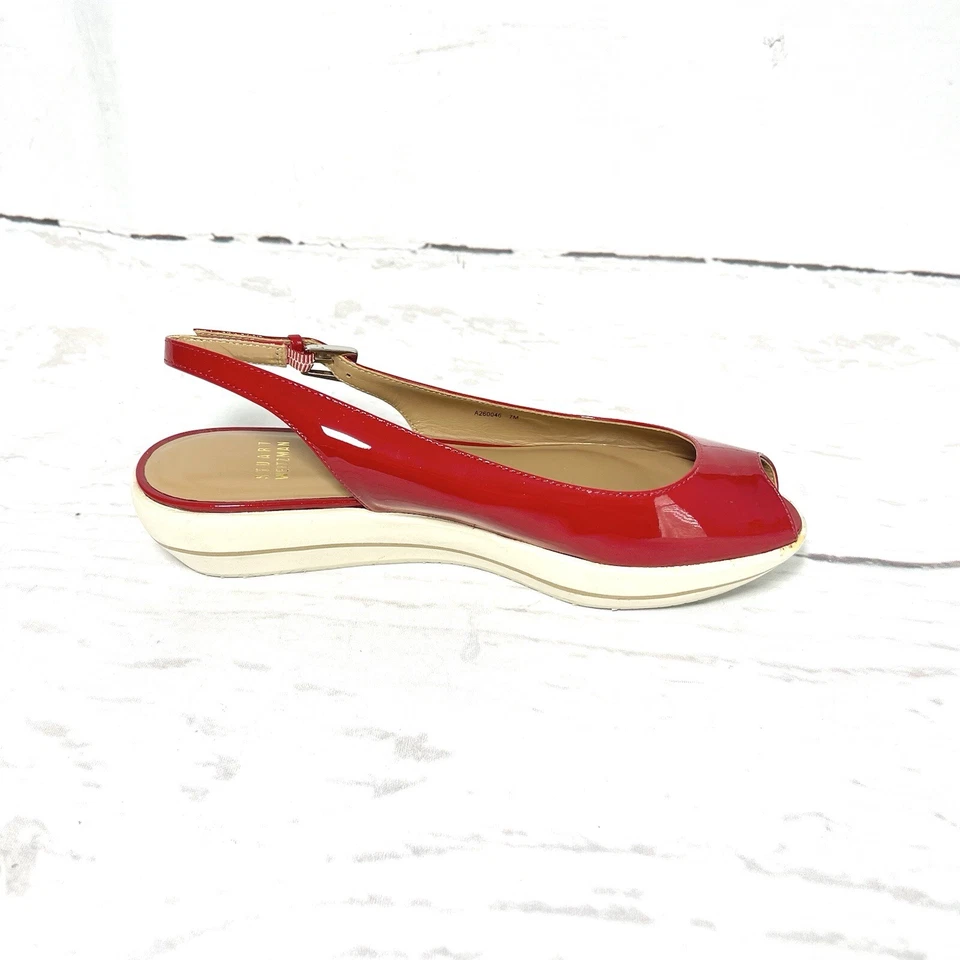 Sandalias Stuart Weitzman para mujer 7M rojas con tira trasera charol plataforma punta abierta Foto 2 de 4