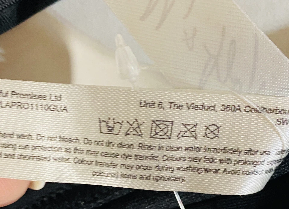 Traje de baño negro wolf whistle bikini y top 40 DD medidas mostradas Foto 4 de 4