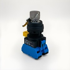 IDEC HW1K-2AF20 Switch 2 Position KEY Switch