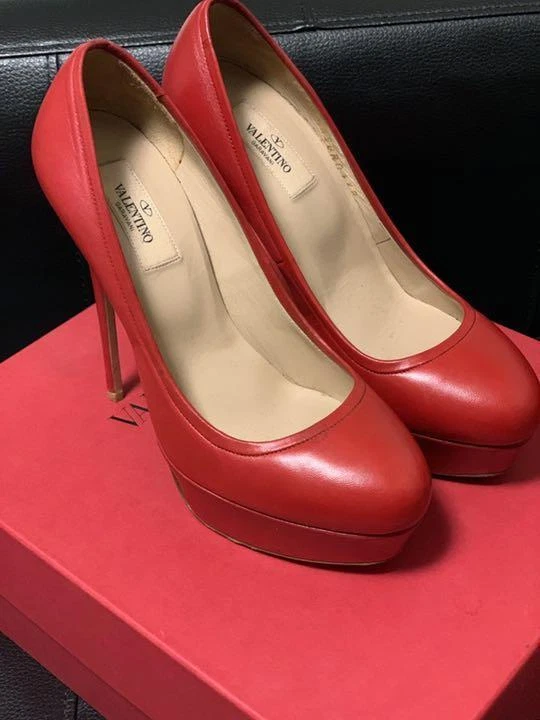 Red round sale toe pumps
