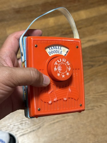 Vintage 1975 Fisher Price Wind Up Pocket Radio #779 - Plays Yankee Doodle