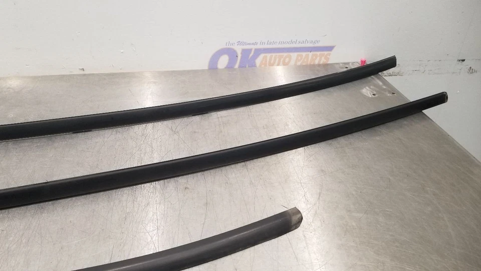 06 PONTIAC GTO JUEGO MOLDURAS LATERALES VENTANA TRASERA PAR Foto 3 de 4