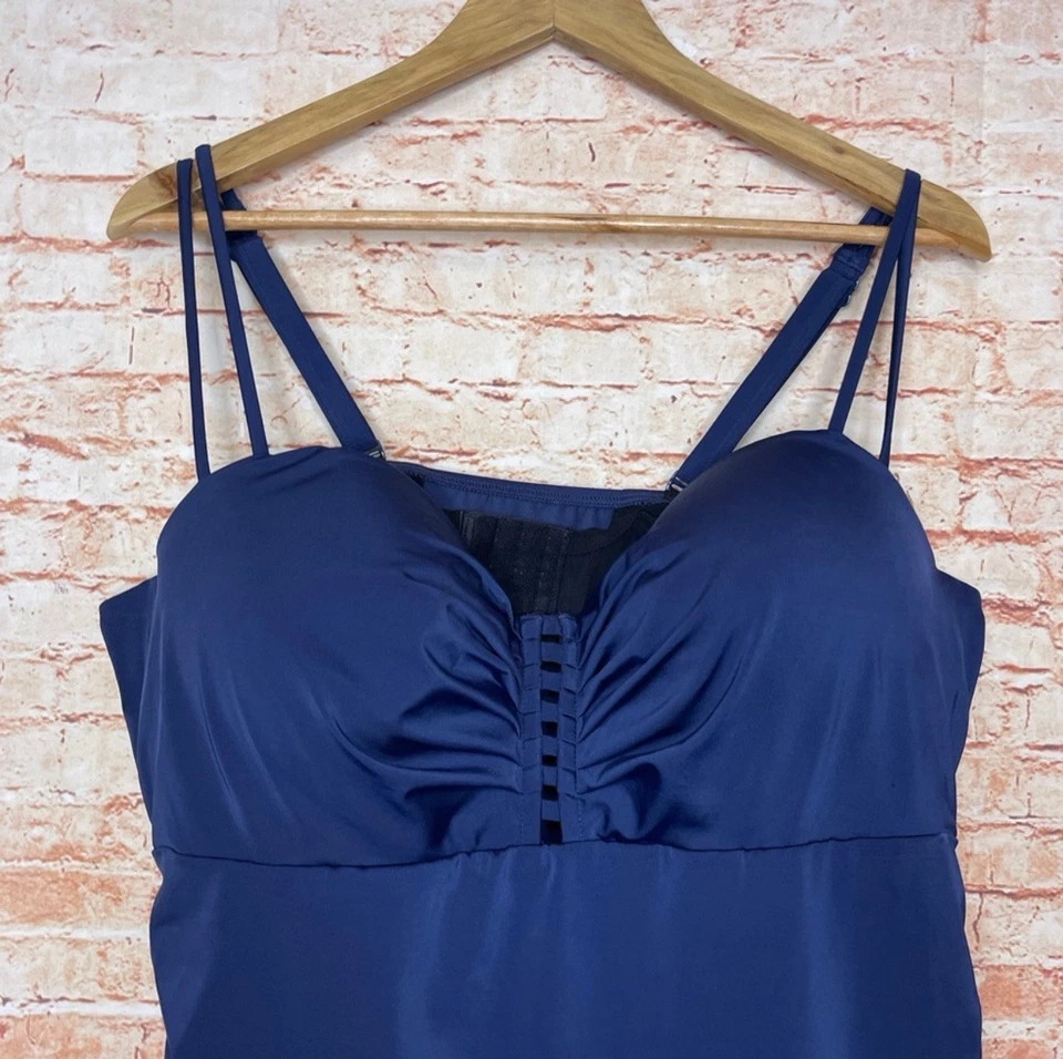 Lane Bryant Cacique | Top de traje de baño Tankini azul marino 42D con tazas moldeadas incorporadas Foto 2 de 4