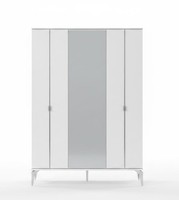 Eleganter Kleiderschrank – GeräUmig Und Stilvoll Gestaltet