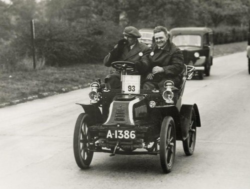 1902-Peugeot-5-HP-BEBE-TWO-SEAT-RUNABOUT