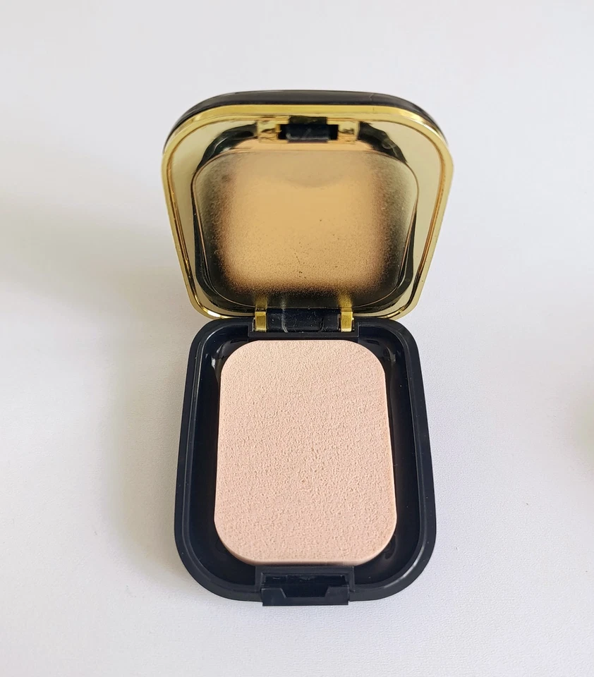 Lancome Paris Maquicake UV Matte Long Lasting Compact Foundation 12g. - Image 3 of 4