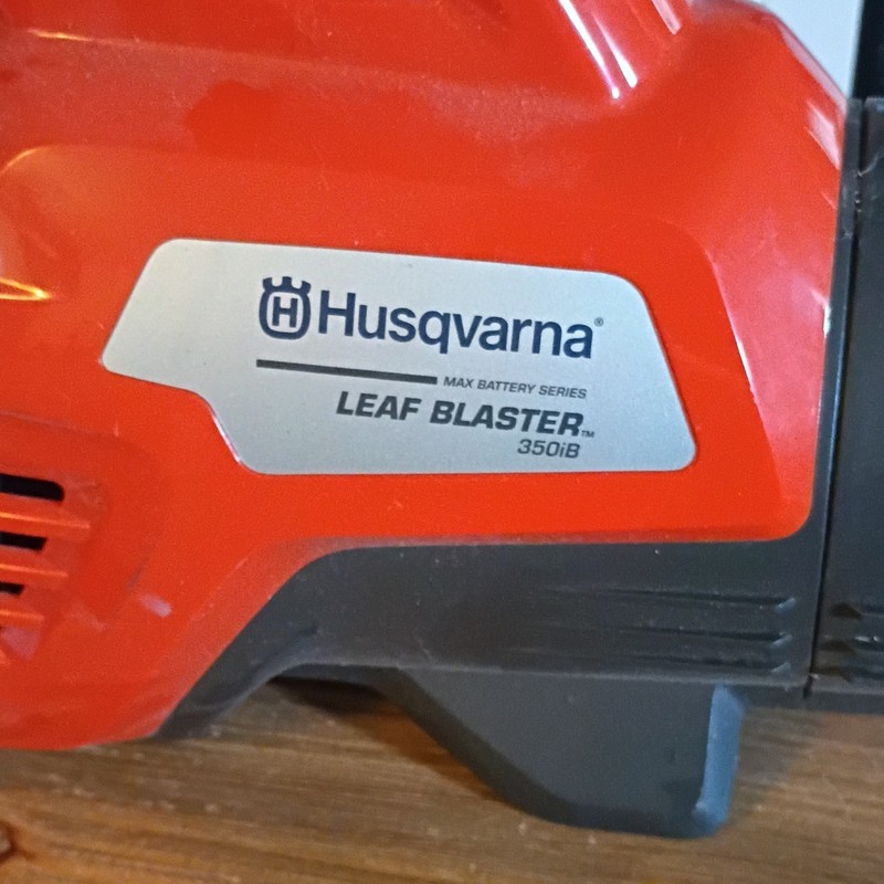 Husqvarna 350iB 40V Handheld Battery Leaf Blower Red/Black Max Battery