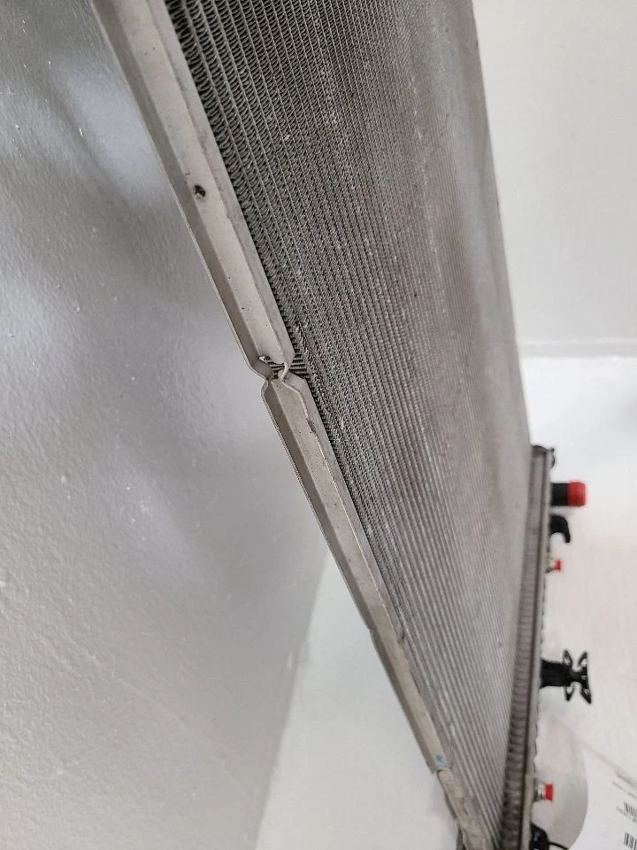 2007 - 2017 GMC ACADIA Radiator VIN J 11th Digit Limited  Foto 3 de 4