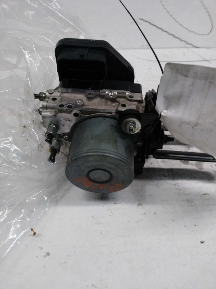 Conjunto de piezas de freno antibloqueo AWD para 16-17 Infiniti Q50 533541 Foto 2 de 4