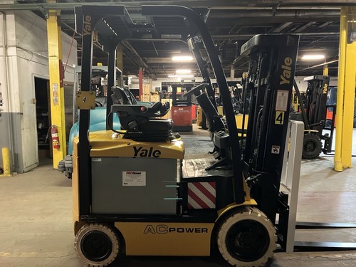2018 Yale 5000 LB Electric Forklift With 2857 Hours Side Shift Triple mast - Picture 2 of 8