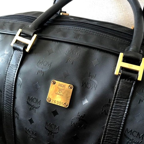 MCM Visetos Borsa a mano viaggio Boston nera logo oro donna con tracolla - Foto 2 di 10