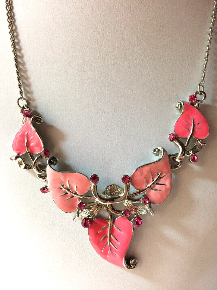 Collar Alilang Tono Plata Rosa Esmalte Hojas y Vid Con Estrás Rosa Foto 4 de 4