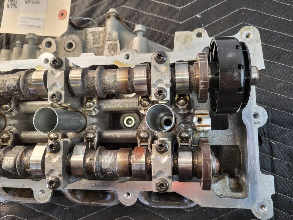 Culata de pasajero derecho Dodge usada OEM para cargador 2011-2023 3,6 L tracción trasera Foto 3 de 4