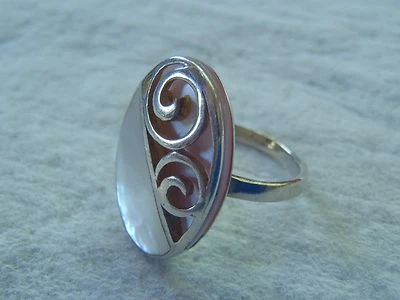 ANILLO GRANDE HECHO A MANO DE PLATA 925 MADREPERLA/CÁSCARA, BLANCO, ROSA, TALLA 7 Foto 1 de 4