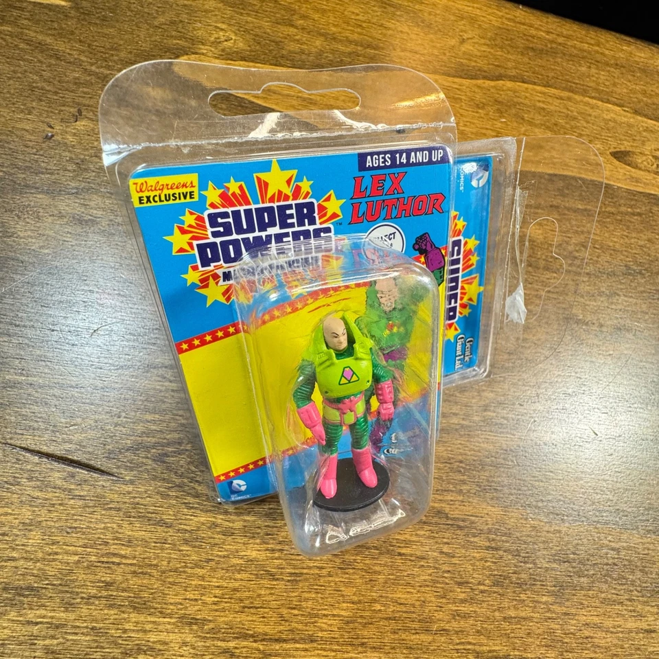 Microfiguras Gentle Giant DC Super Powers exclusivas de Walgreens Lex Luthor Robin Foto 3 de 4