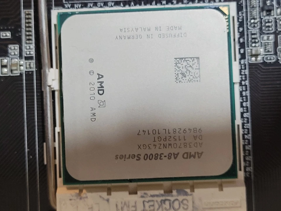 AMD FM1 MOBO CPU Asus F1A75-M PRO R2.0 - A8-3870 Comes With 2 CPUs - Bild 3 von 4