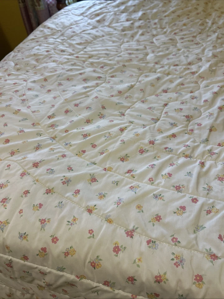 Vintage Diane Von Furstenberg Reversible Quilt – 76” x 88”  Twin Cottage Theme - Image 4 of 4