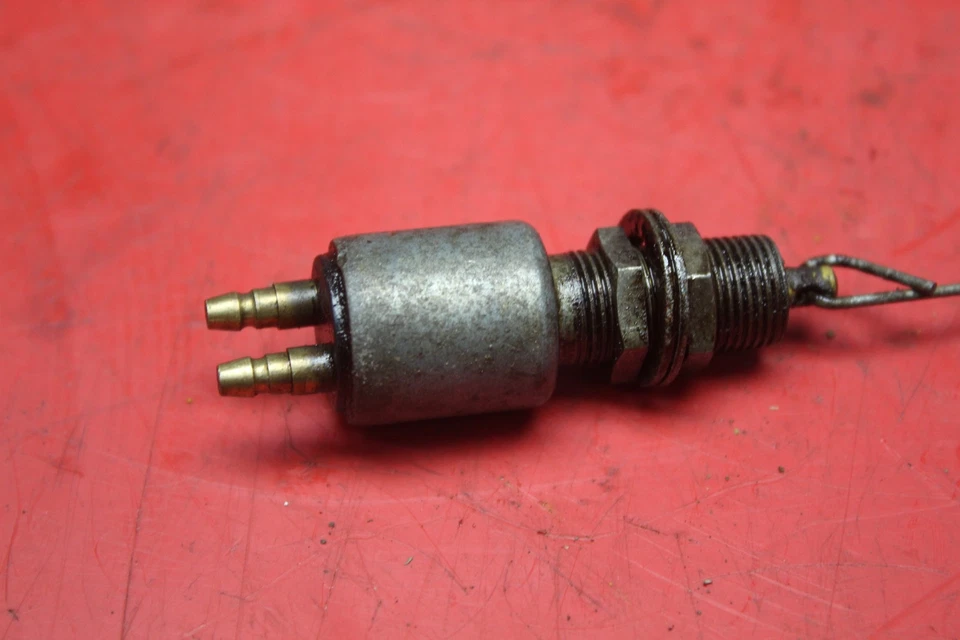 Interruptor de parada de lámpara de freno Suzuki TC100 1975 37610-53011 Foto 3 de 4