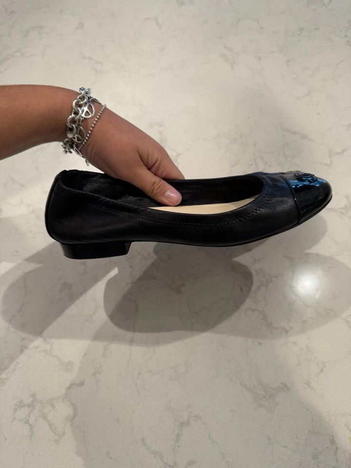 CHANEL Logo Black Leather And Patent Leather Elastic Ballet Flats Size 36 - Image 3 of 4