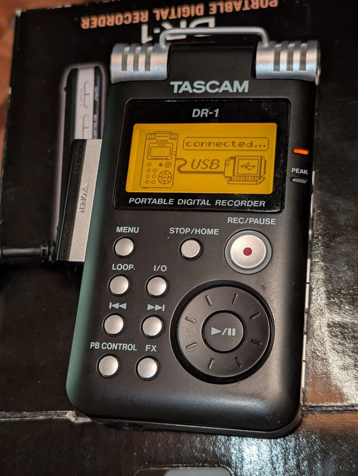 TASCAM DR-1 Portable Solid State Recorder Box Case Manual 1Gig Mem Card Battery - Image 2 of 4