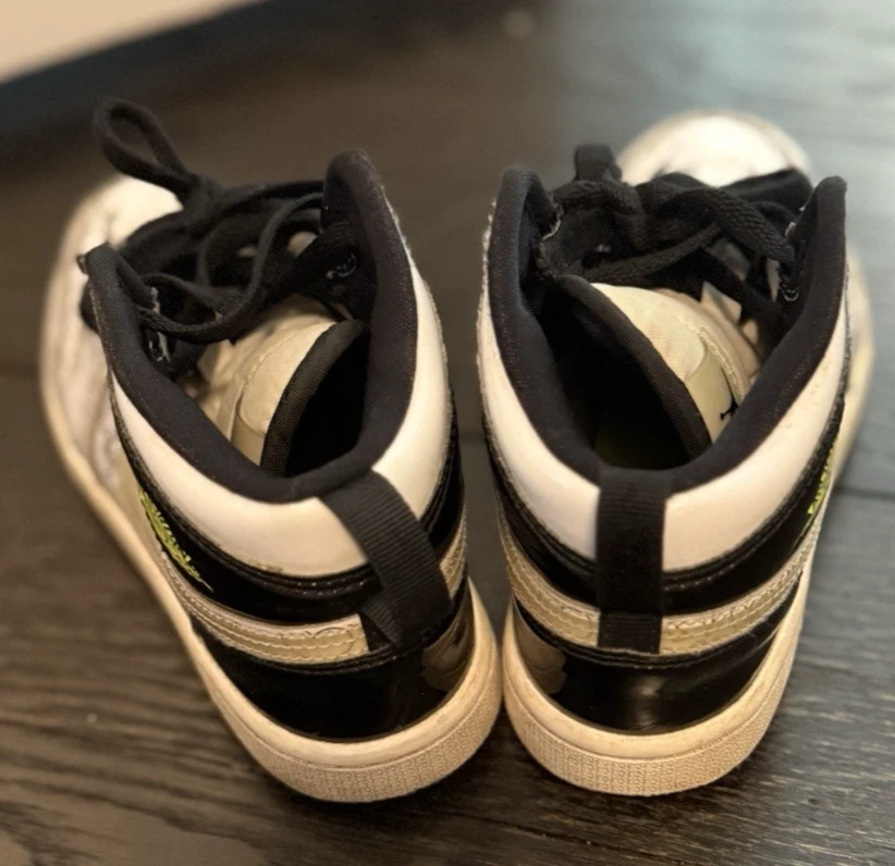 air jordon niñas o niños zapatillas altas blanco y negro talla 1 Foto 3 de 4