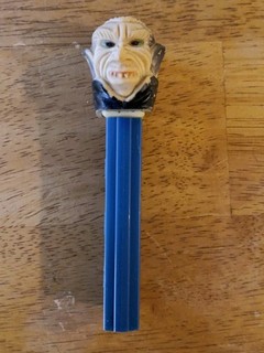 VINTAGE PEZ NO FEET SOFT HEAD Dracula MONSTER PEZ WORKS GREAT. VAMPIRE