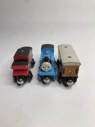 LEARNING CURVE WOODEN Thomas & Friends THOMAS With Caboose & Clarabel - Picture 4 of 6
