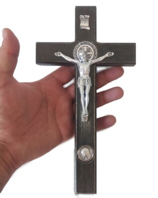 Croce Legno 23 Cm Crocifisso Di San Benedetto In Legno - 23 Cm - Da Appendere Alla Parete Crocifisso Appendere Benedettino