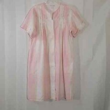 Miss Elaine seersucker housecoat Embroidered floral details size L cottagecore