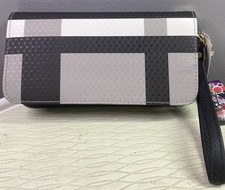 Unbranded Womens Grey/Black  White Zip Around Wallet/Wristlet NWT 4x8x1.5  
