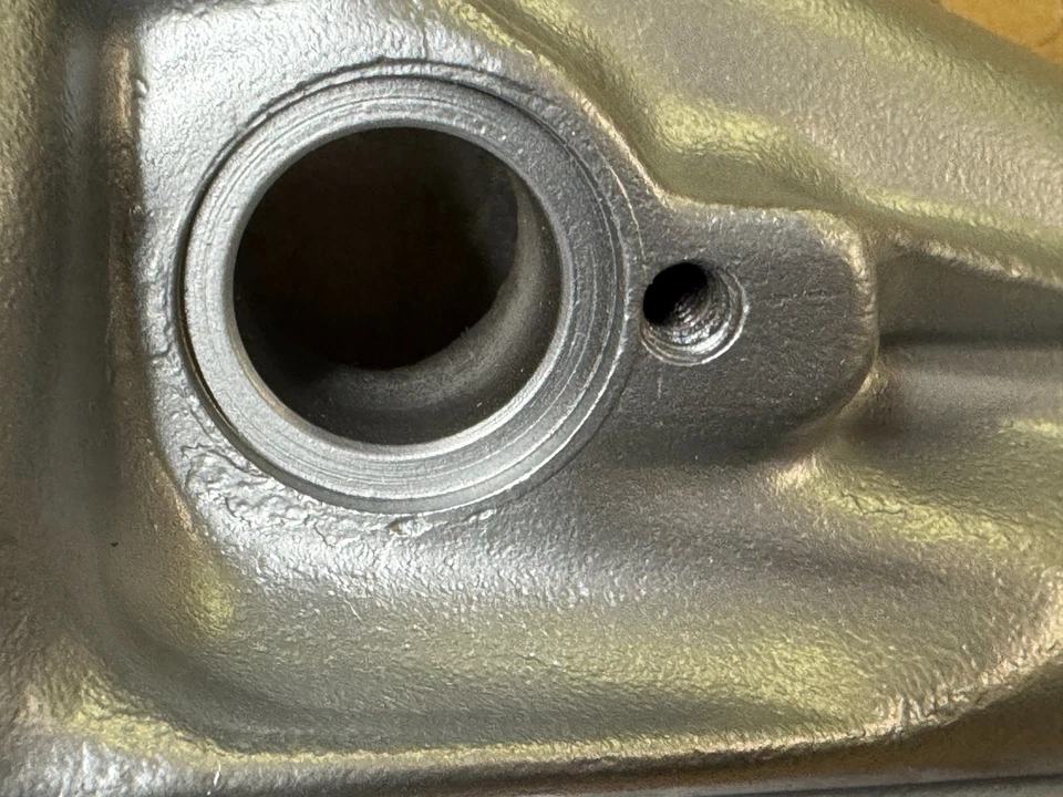 Carcasa eje trasero Ford Mustang AOD 87-93 transmisión automática fabricante original de fábrica Foto 3 de 4