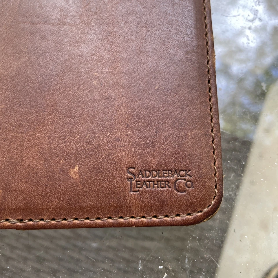 Sillín de cuero grande plegable con 4 ranuras para tarjetas, 2 bolsillos interiores y billetera Foto 2 de 4