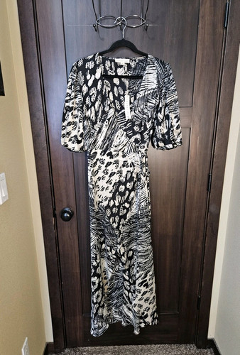 NWT Women's LoveStitch Beige & Black Satin Maxi Wrap Dress Size Medium - Picture 1 of 8