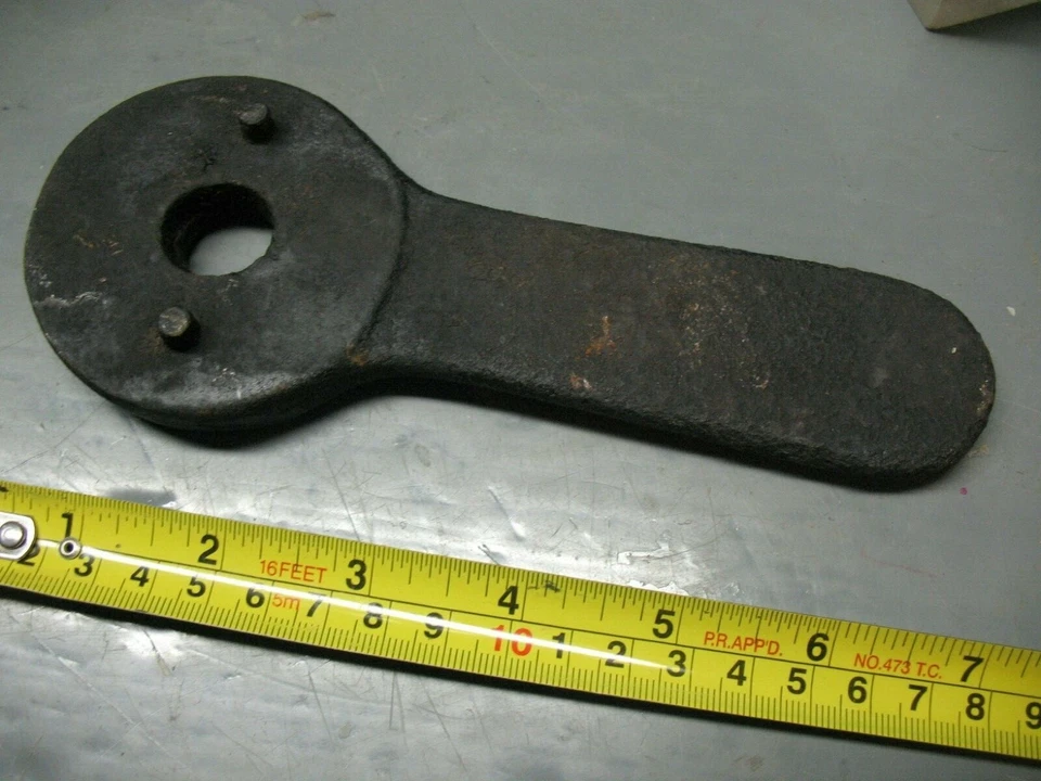 LLAVE DE PASADOR DE HIERRO FUNDIDO 7"" DE LARGO 3/16"" DIÁMETRO DE PASADOR 1 Y 3/4"" EN EL CENTRO  Foto 2 de 2