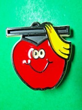 HALLMARK TASSLE MORTARBOARD SMILING APPLE GRADUATION LAPEL PIN (544x)