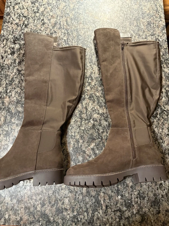 Botas altas Lane Bryant marrón imitación gamuza hasta la rodilla suela gruesa (8) Foto 3 de 4