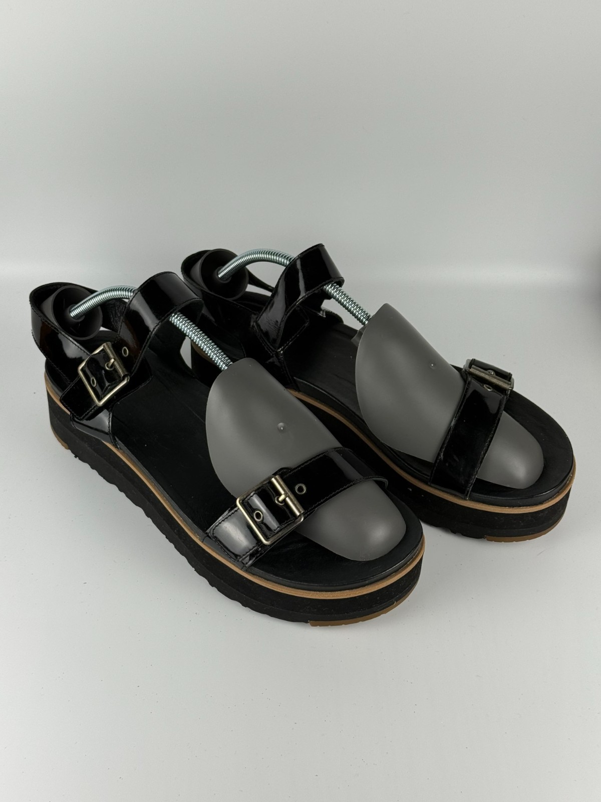 UGG Kari Womens Patent Sandal Black Platform Buckle Strap Threadlite Size 10