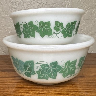 VTG 1940 sHazel Atlas Green Ivy Leaf on Milk Glass Mixing Nesting Set of 2 Bowls