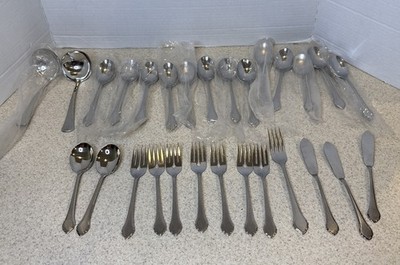 WM A Rogers Deluxe Stainless Silverware Oneida ltd 28 Pieces