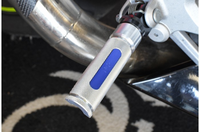 Cale-pieds passager alu bleu 9cm pour Ducati Monster 821 - 3